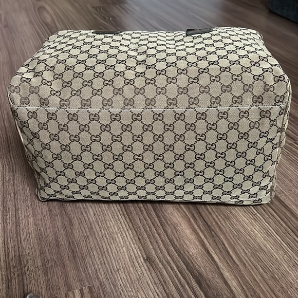 A 227 - 💯 % authentic Gucci duffel bag - Picture 10 of 16